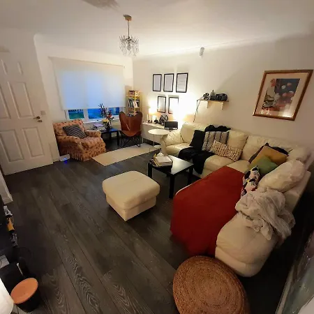2Bed Guest Wing - Charming Glasgow Villa - Off M8 M80-2