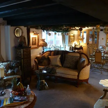 Newark Lodge Guest House-3