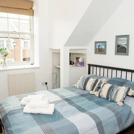 Parade School Guest Rooms-3