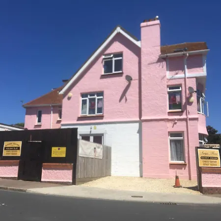 Barbie House: Beachfront Apartments with Beauty Amenities-3
