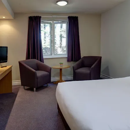 Premier Inn Epsom North-3