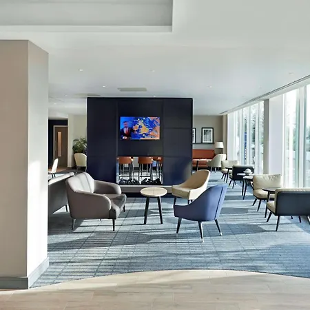 Hyatt Place London Heathrow Airport-3