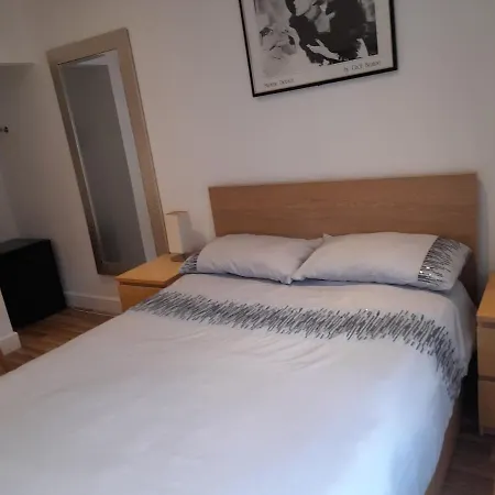 Lovely Home With Full En-Suite Double Bed Rooms-2