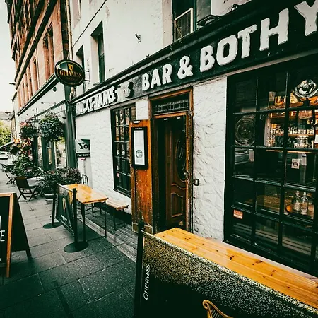Nicky-Tams Bar & Apartments-3