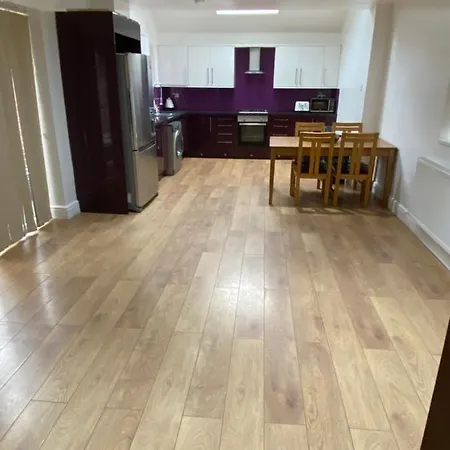 Big Room Rusholme With Tv And Private Bathroom-Parking&Wifi-2