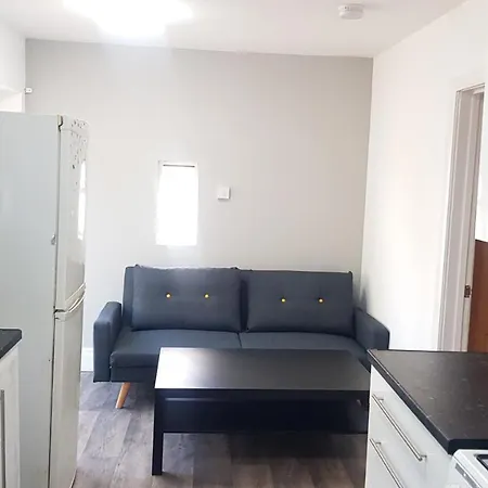 Double Bedroom In Withington, M20. 1 Db Bed, Rm 1-3