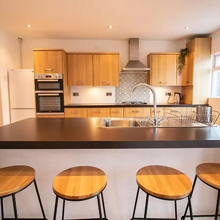 Burnaby'S Home, By Home Host, Free On Street Parking-2