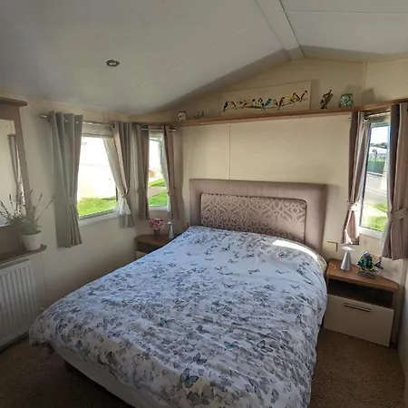 Lovely Caravan Haven Littlesea With Unrestricted Views To The Fleet Lagoon-3
