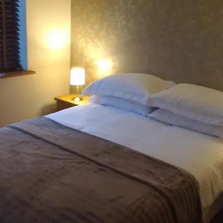Highfields Holidays Bed & Breakfast-3