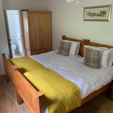 Alt-An Ensuite Self Catering Apartment With Twin Bedroom-3