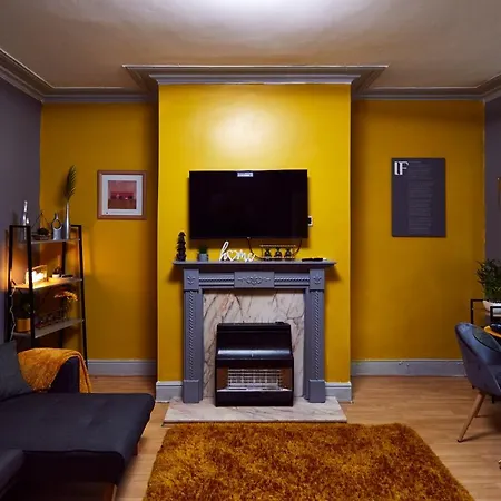 Home Away From Home Entire 2 Bedroom House-3