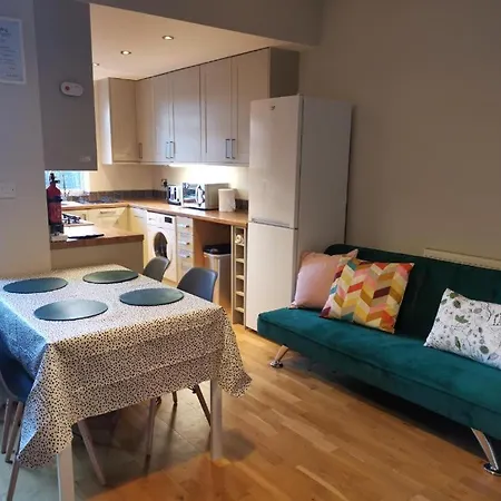 Derby Pride Park Private Ensuite Room- 2 Beds- Free Parking-2
