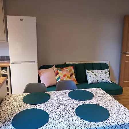 Derby Pride Park Private Ensuite Room- 2 Beds- Free Parking-3