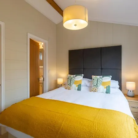 Lakeside 4 Lodge-3