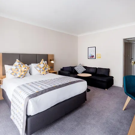Holiday Inn Farnborough By Ihg-3