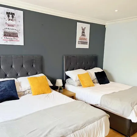 Erin Court Mansions - Suite 01-2