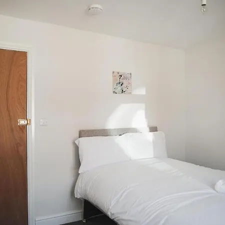 Luxury City Rooms In Leicester-3