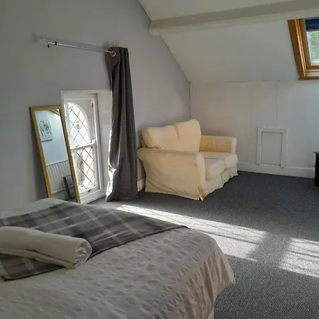 Budget Loft Room, Shared Guest House By University R10-3