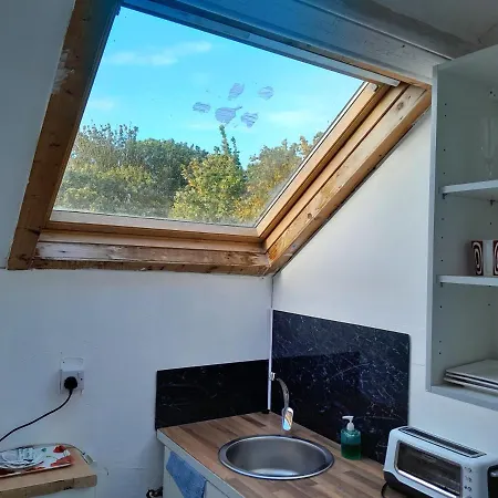 Budget Loft Room, Shared Guest House By University R10-2