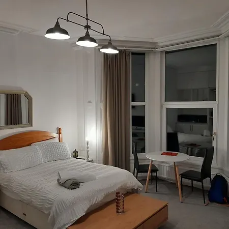 Large Room Near Singleton Hospital Ensuite R6-2