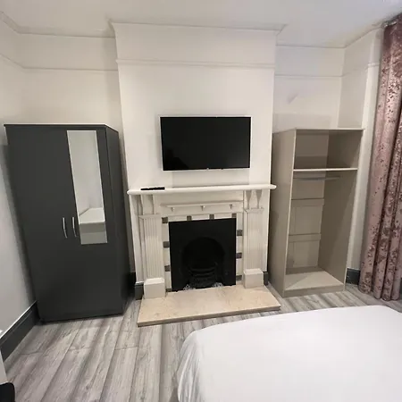 Rooms In Modernised Victorian House-3