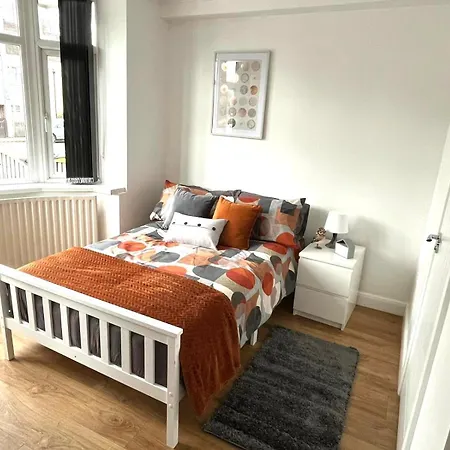 Spacious 5Br House Sleeps 10-3