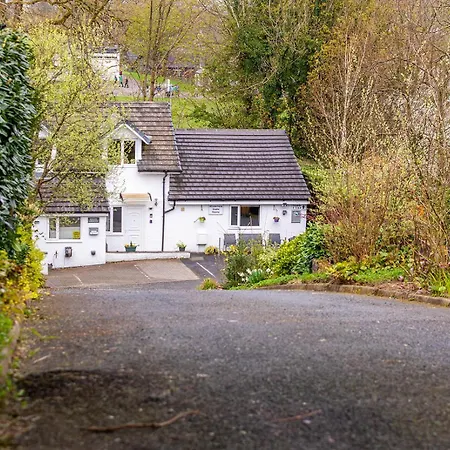 Roger Ground Guest House - With Onsite Car Parking-2