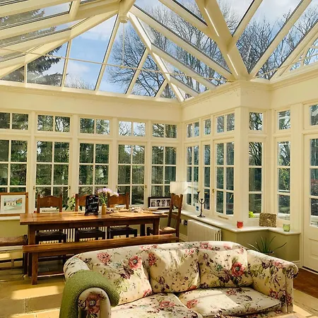 Larchmount House B&B-3