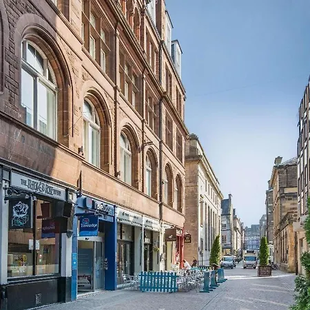 Travelodge Edinburgh Central Queen Street-3