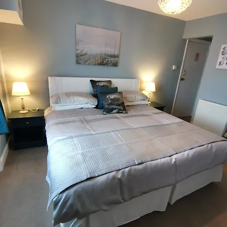Greenlands Guest House-3