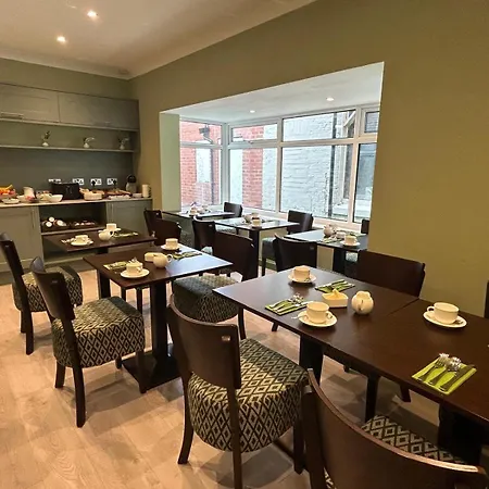 Hamilton Court Hotel Hoole-3