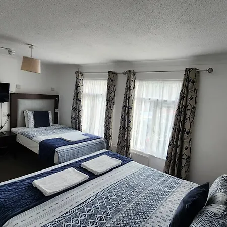 Gatwick Castle B&B-2