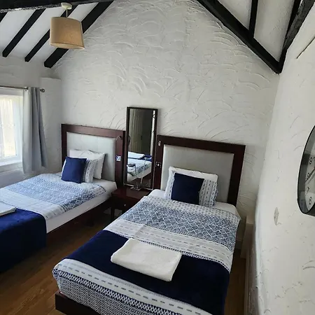 Gatwick Castle B&B-3
