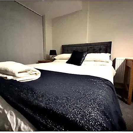 The Coral Guest House Southampton, Family Rooms, Suitable For Contractors-3