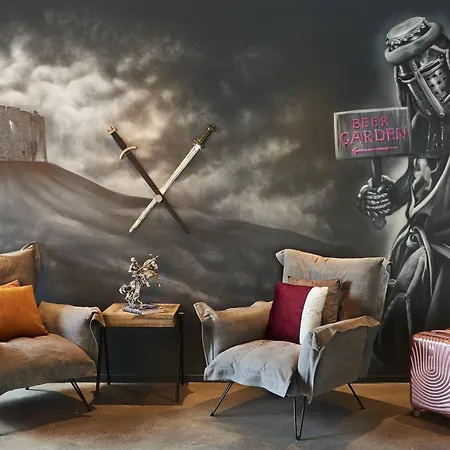 Moxy York-2
