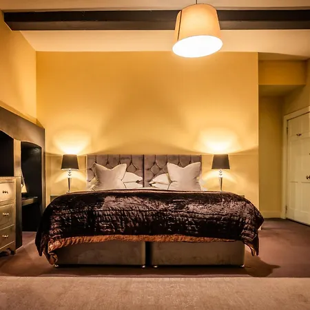 Six Brunton Place Guest House-3
