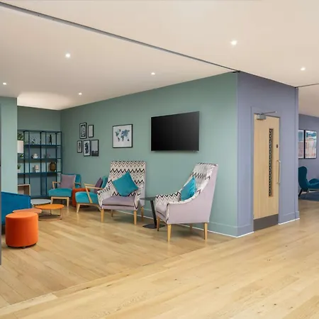 Hampton By Hilton London Gatwick Airport-3