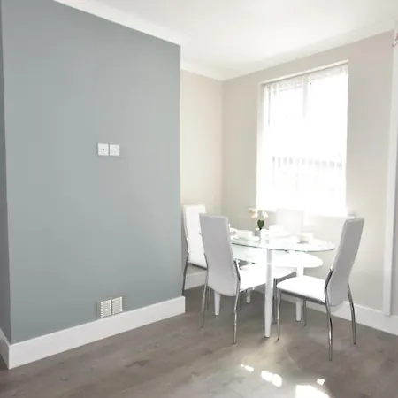 Townhouse @ 32 Penkhull New Road Stoke-3