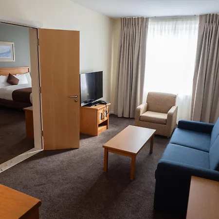 Future Inn Cardiff Bay-2