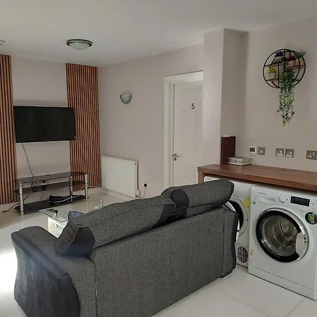 Langley Guest House Nr Pinewood Studios-2