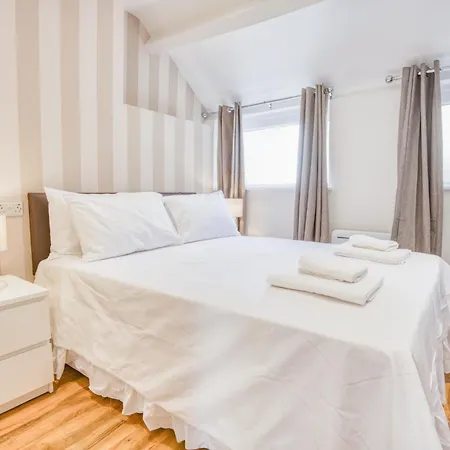 Spacious City Center 2 Bed Apartment Free Wifi-2