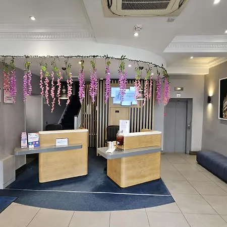 Holiday Inn Express London Victoria By Ihg-3