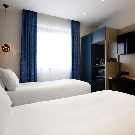 Spark By Hilton Luton-3