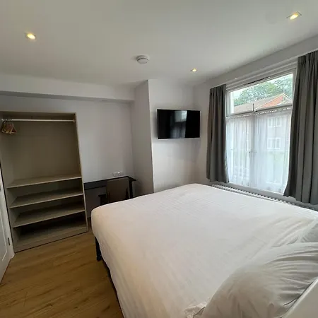 Brentwood Hotel & Apartments-2