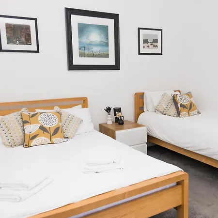 Denecrest Guest House-3