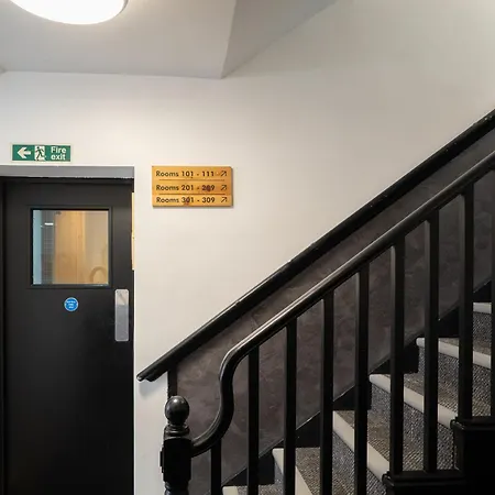 Easyhotel Paddington-3