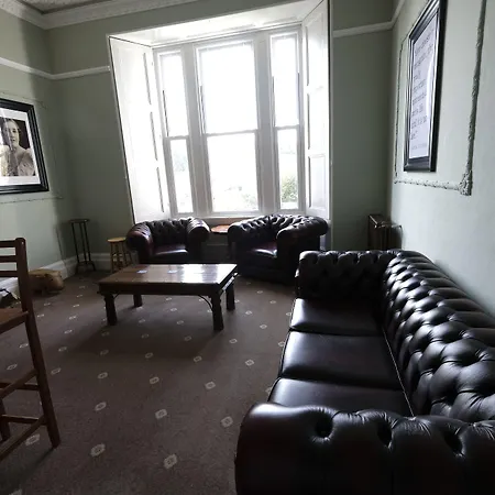 Heathcliff House B&B Exclusively For Adults Free Large Carpark-3