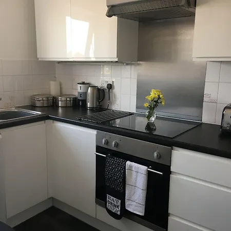 4Br 4 Bathroom Cottage Parking Garden Near St Neots-3