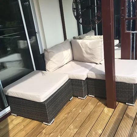 4Br 4 Bathroom Cottage Parking Garden Near St Neots-2