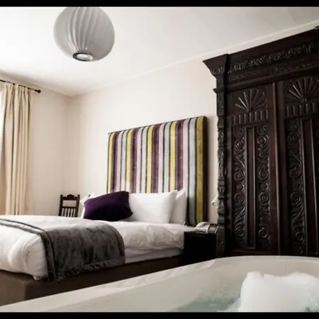 The Red Lion Hotel-2